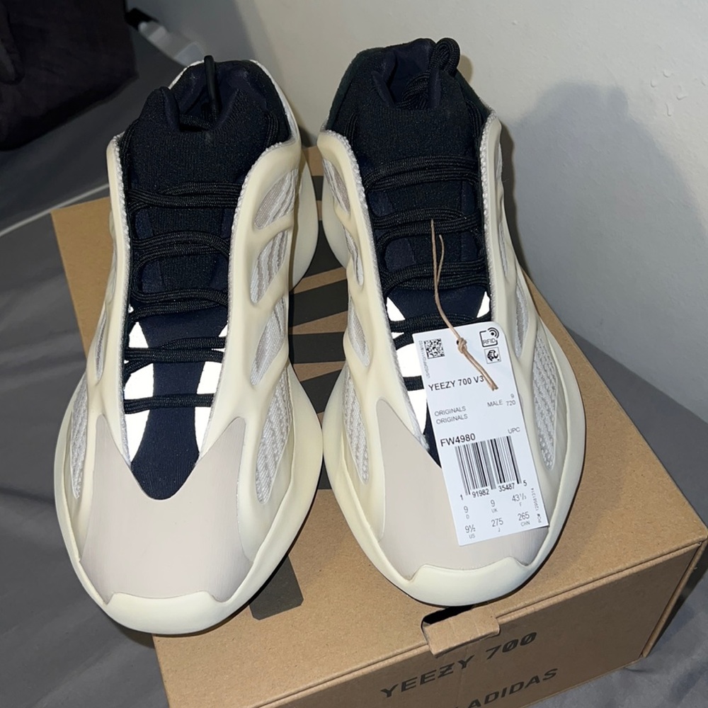 Yeezy 700